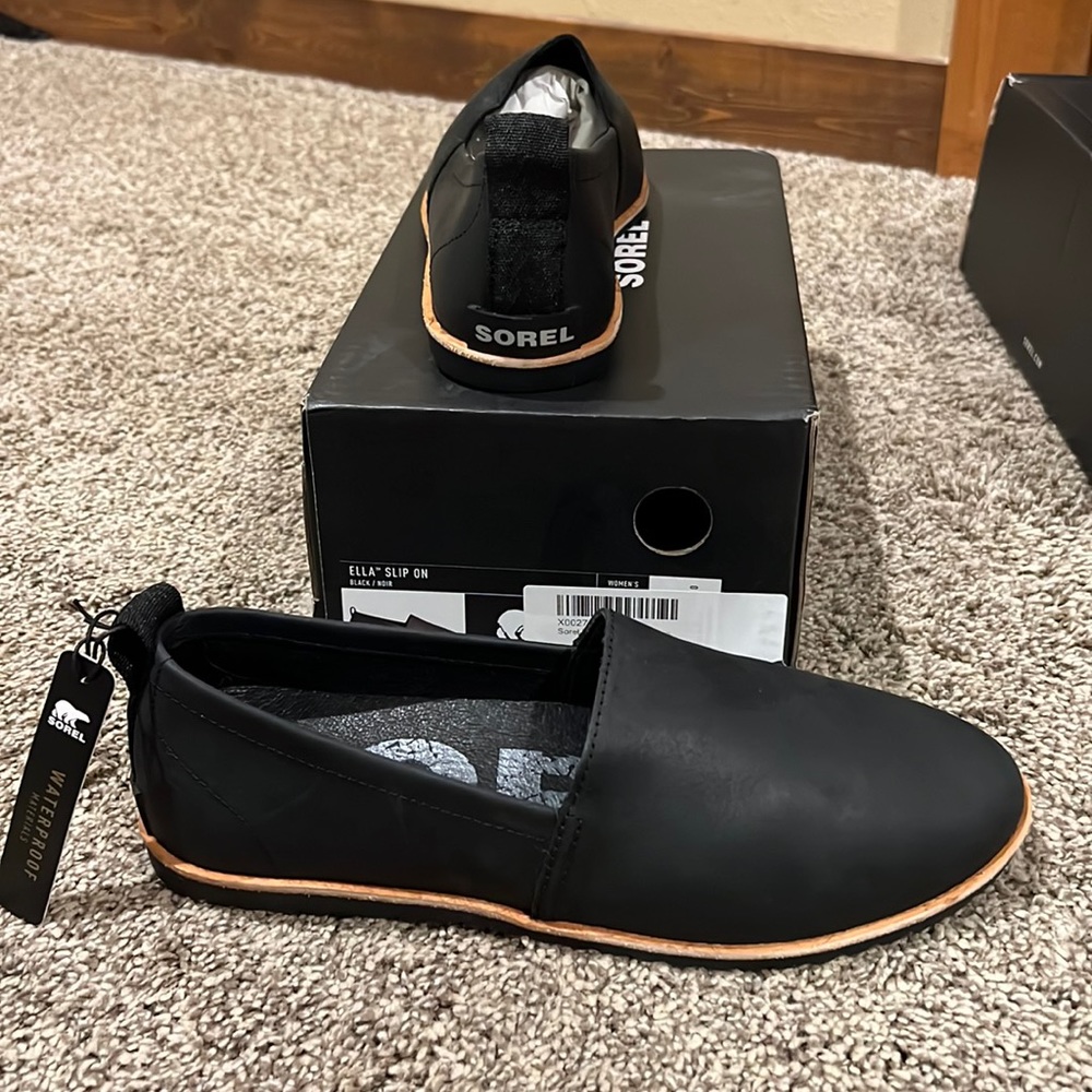 Sorel. Ella slip on flats. 8.5. Black.